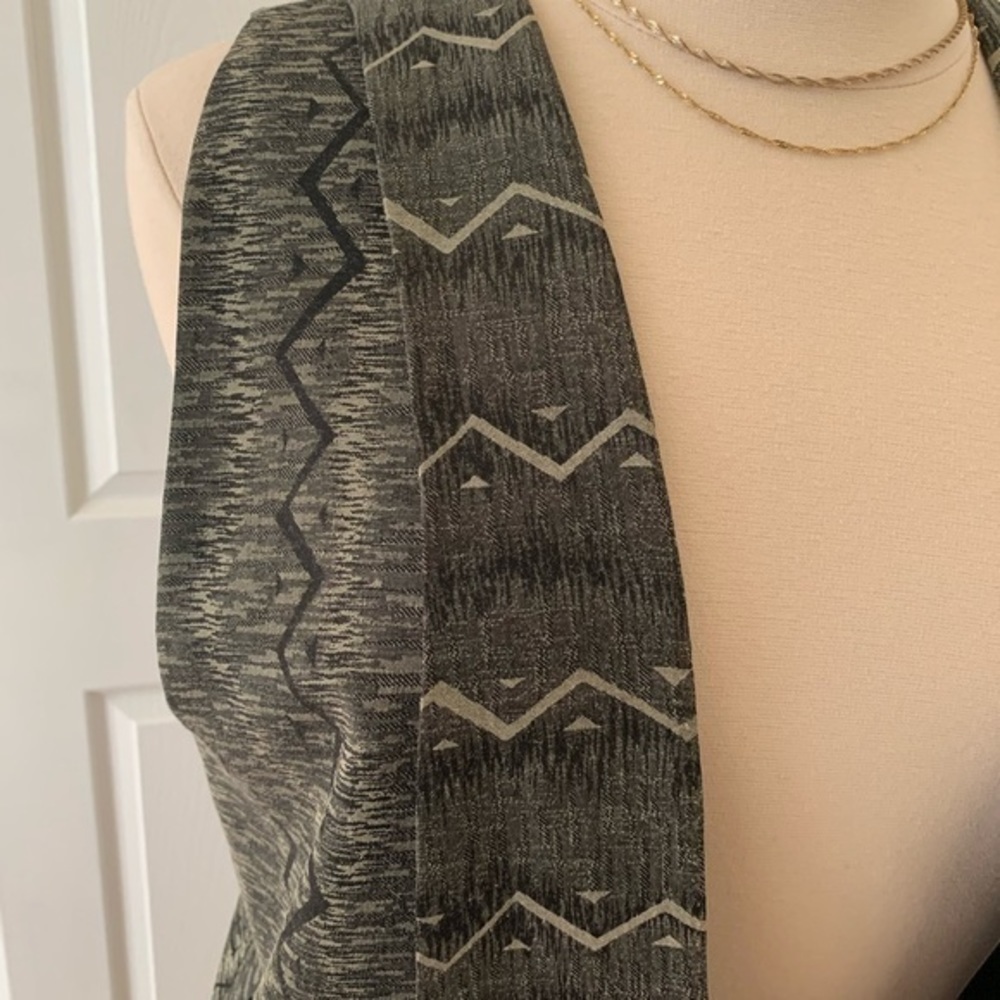 Tailor made. Shades of gray and black vest. Party wear. Sz 16(see measurements) - Picture 3 of 6